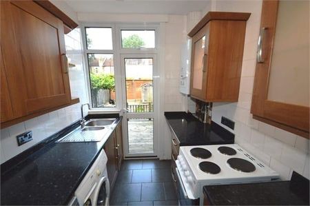 3 bedroom terraced house to rent - Photo 4