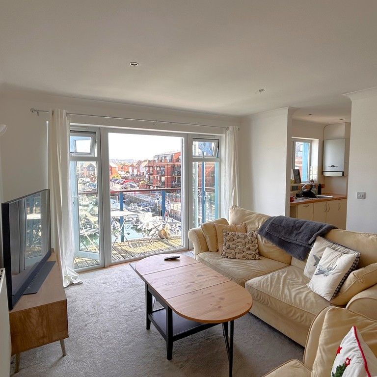 2 bedroom Second Floor Apartment to rent - Photo 1