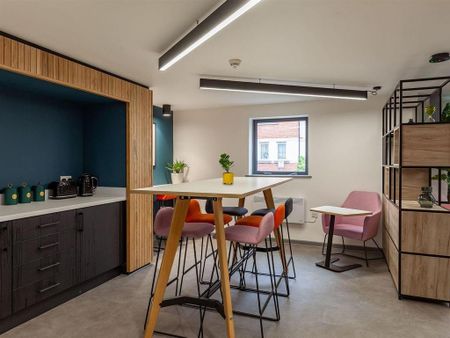 1 bedroom in a flat share to rent - Photo 2