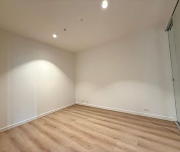 Stylish Southbank Living with City Views - Photo 4