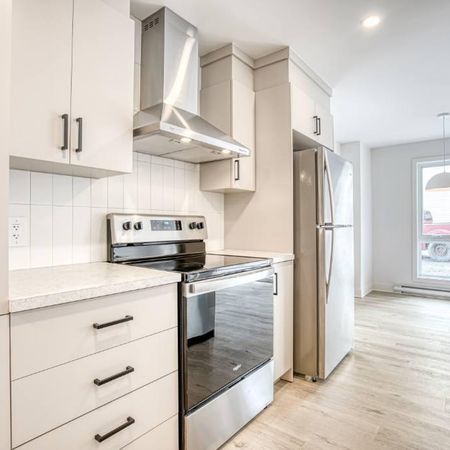 3 1/2 ou 4 1/2 avec Électroménagers et wifi inclus - Stationnement couvert. 1er juillet ! - Photo 3