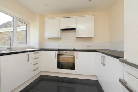 2 bedroom semi-detached house to rent - Photo 5