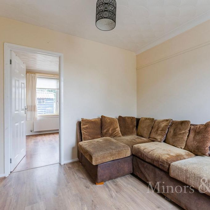 4 bedroom semi-detached house to rent - Photo 1