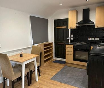 Studio to rent - Photo 4