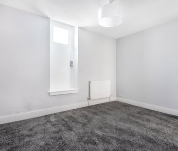 Flat to rent - Milton Road, Gravesend, DA12 - Photo 5