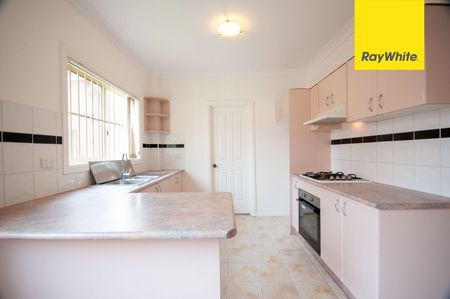 SPACIOUS THREE BEDROOM IN QUIET LOCATION - Photo 2