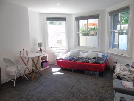 Studio to rent - Photo 2