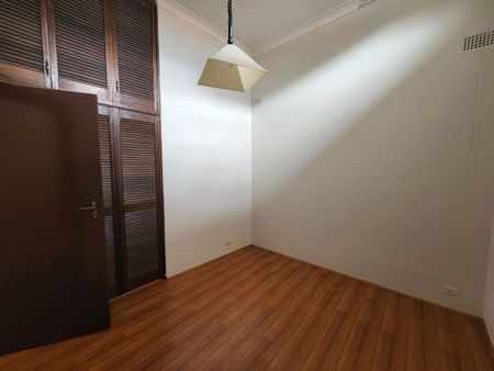 Spacious 3-Bedroom Flat - Photo 3