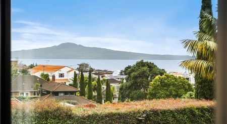 Modern Luxury - Unbeatable Location - Photo 4