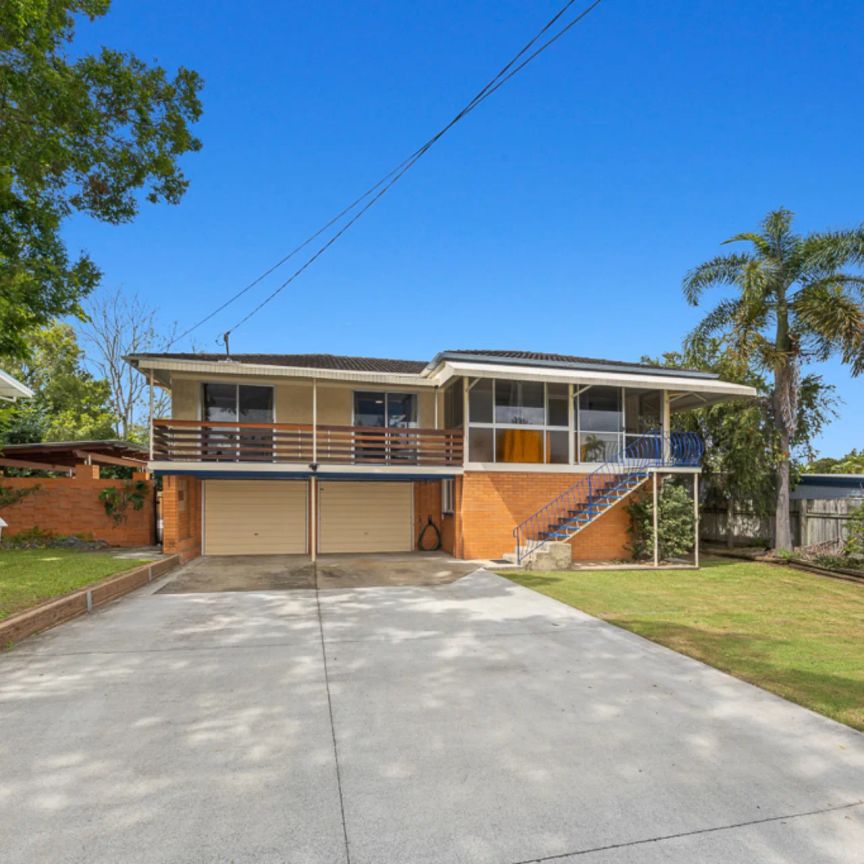 Spacious 3-Bedroom Family Home with Pool & Entertaining Areas - Photo 1