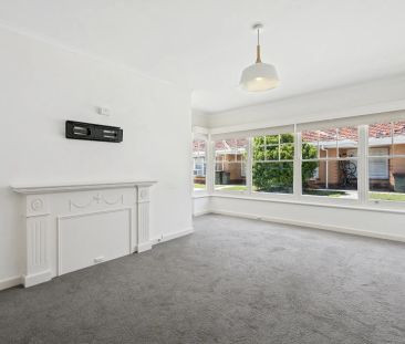 Spacious Two-Bedroom Unit in Glenelg East - Photo 3