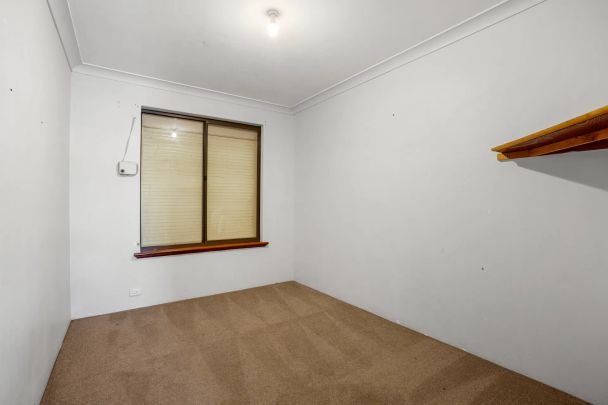 Four bedroom home with workshop, patio & side access. - Photo 1