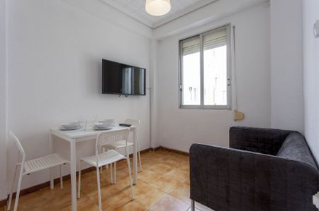 Spacious room in Santos Justo y Pastor - Photo 3