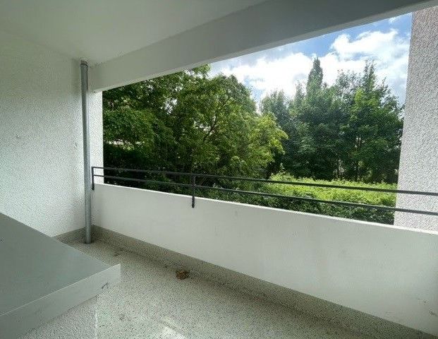 Schöne, renovierte 3-Zimmer-Wohnung mit Balkon! - Foto 1