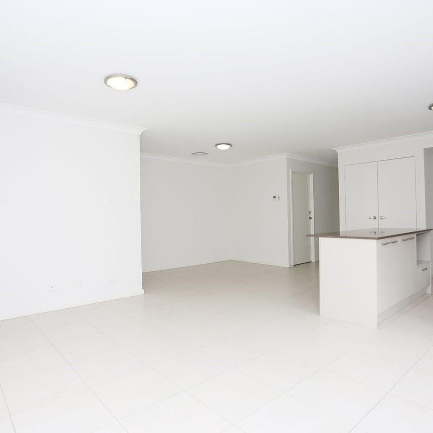 4 Bedroom Contemporary Home with Ducted Air Con - Photo 1