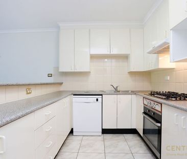 Deposit Taken - Two Bedroom Apartment Close to Royal North Shore Ho... - Photo 1