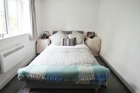 2 bedroom semi-detached house to rent - Photo 2