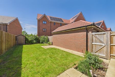 3 bedroom House in Quiller Avenue, Reading - Photo 2
