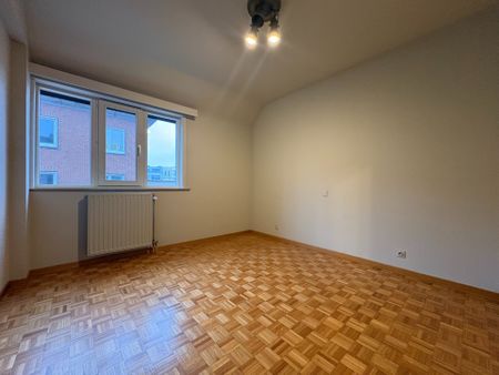 Ruim en lichtrijk 2-slaapkamerappartement in centrum Kortrijk - Photo 5