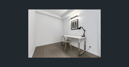 Just bring you! Fully furnished, one bedroom plus large study, views to the river, 3 months free internet. Access to private gardens. - Photo 2