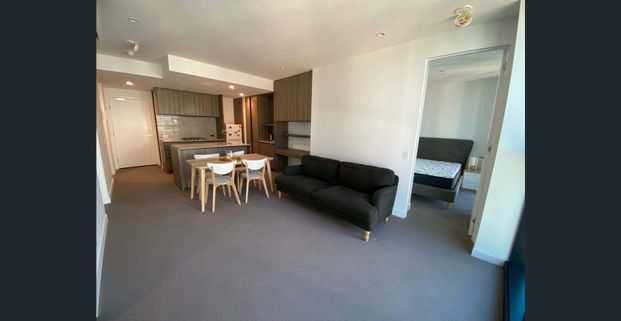 Fully Furnished Modern 2 Bedroom Apartment Close To University Of Melbourne - Photo 1