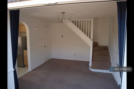 2 bedroom semi-detached house to rent - Photo 4