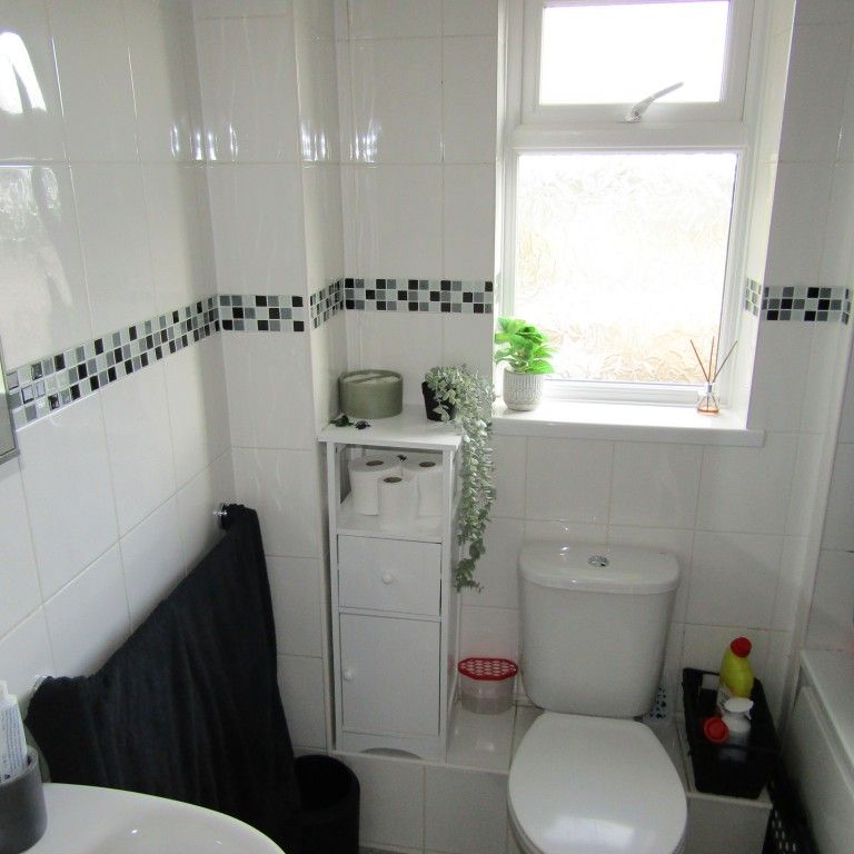 2 bed Terraced - To Let - Photo 1