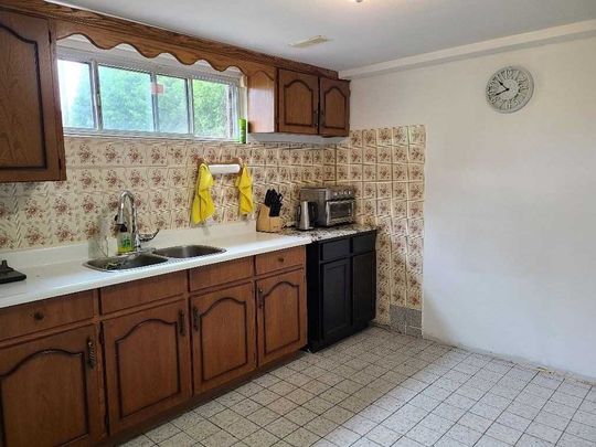 For Lease - 2379 Hensall Street Unit# Lower, Mississauga, Ontario - Photo 1