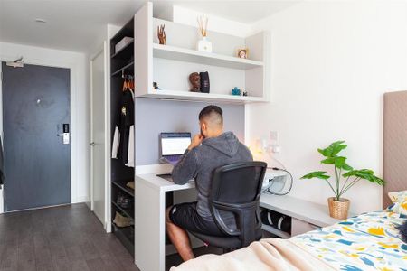 1 bedroom in a flat share to rent - Photo 5