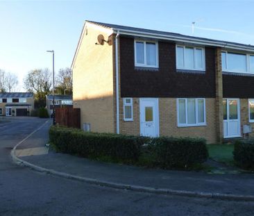 3 bedroom end of terrace house to rent - Photo 2