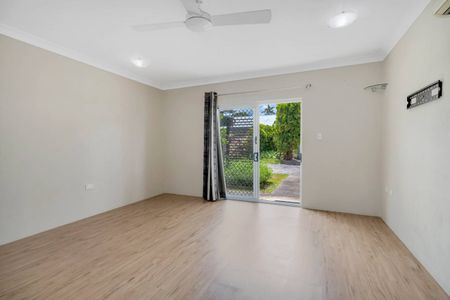 SPACIOUS 2 BEDROOM UNIT WITH PRIVATE YARD - Photo 5