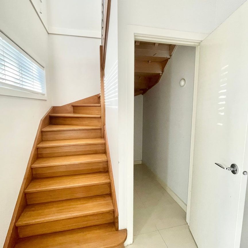 🏡 Fantastic Family Living by the Park! - Photo 1