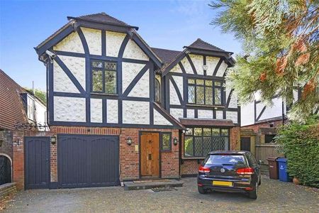 Canons Drive, Edgware, HA8 - Photo 3