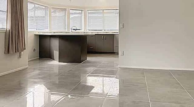 Stylish Exec Quality Townhouse by Newmarket - Photo 1