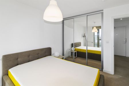 Apartment to Rent: Waterside Heights, Booth Road, E16 - Photo 3
