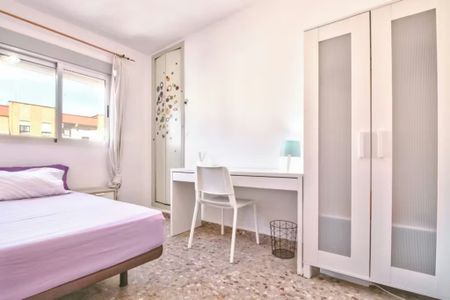 Carrer de Xalans, Valencia, Valencian Community 46022 - Photo 4