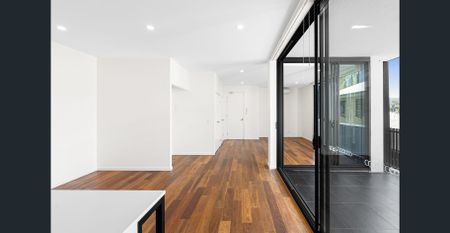 Stunning Elevated 3 Bedroom Open Plan Apartment - Photo 2