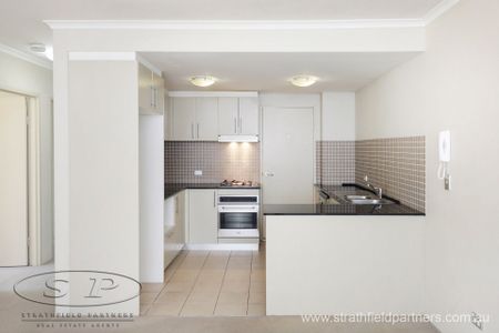 Modern 2 bedroom unit - Photo 5