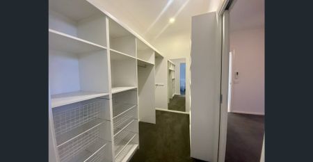 Modern lifestyle with sophisticated living. - Photo 5