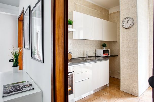 Spacious and bright single room in Via Ronchi - Photo 1