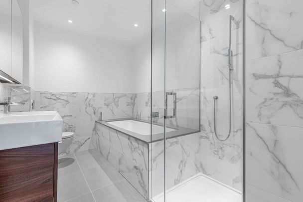 A luxury three bedroom apartment with riverside views. - Photo 1