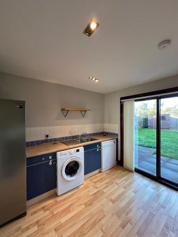 2 bedroom semi-detached house to rent - Photo 5