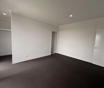 Stylish Family Home in Prime Secret Harbour Location - Photo 3