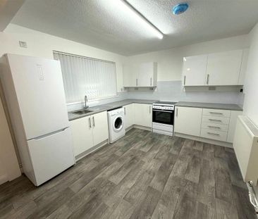 2 bedroom semi-detached house to rent - Photo 2