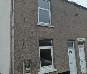 2 bedroom end of terrace house to rent - Photo 3