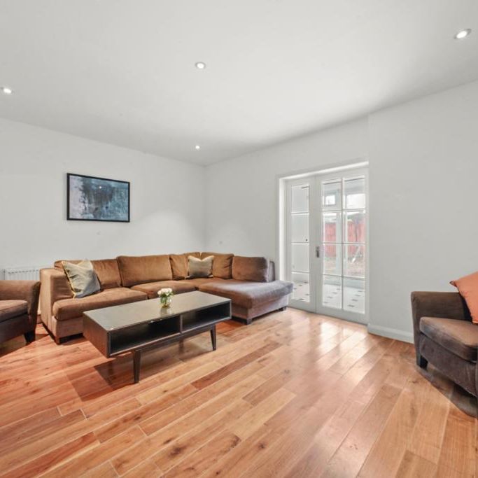 1 bedroom in a house share to rent - Photo 1