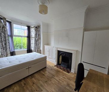 4 bedroom terraced house to rent - Photo 2