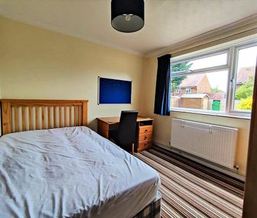 4 bedroom semi-detached house to rent - Photo 4