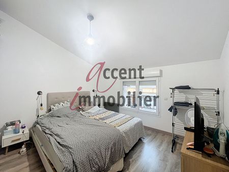 Caumont, centre : Maison de village T4 rénovée 99 m² avec terrasse et grand garage, - Photo 3