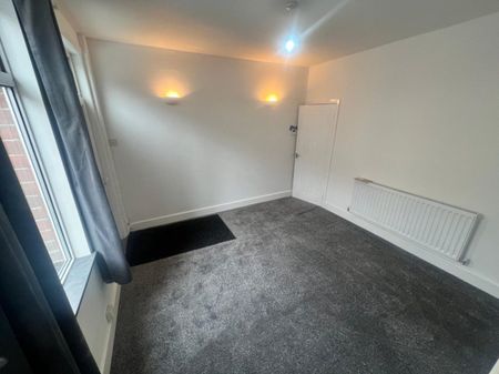3 bed Terraced - To Let - Photo 2